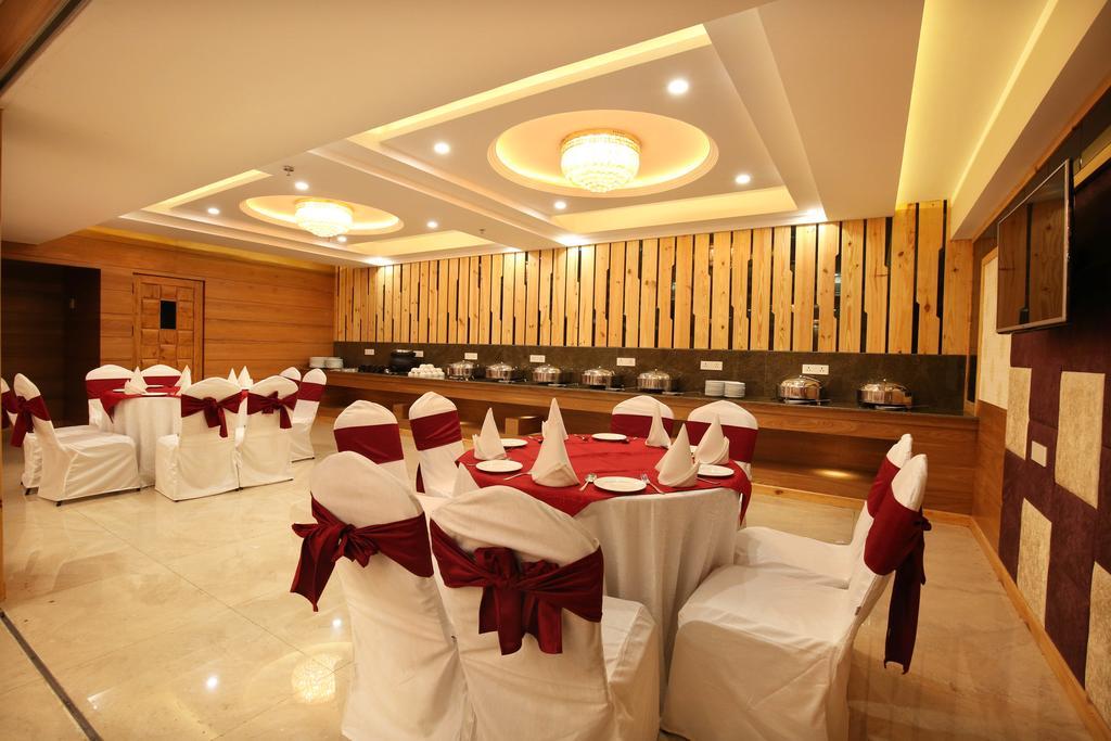 Mint Hotel Premia Chandigarh, Zirakpur Dış mekan fotoğraf