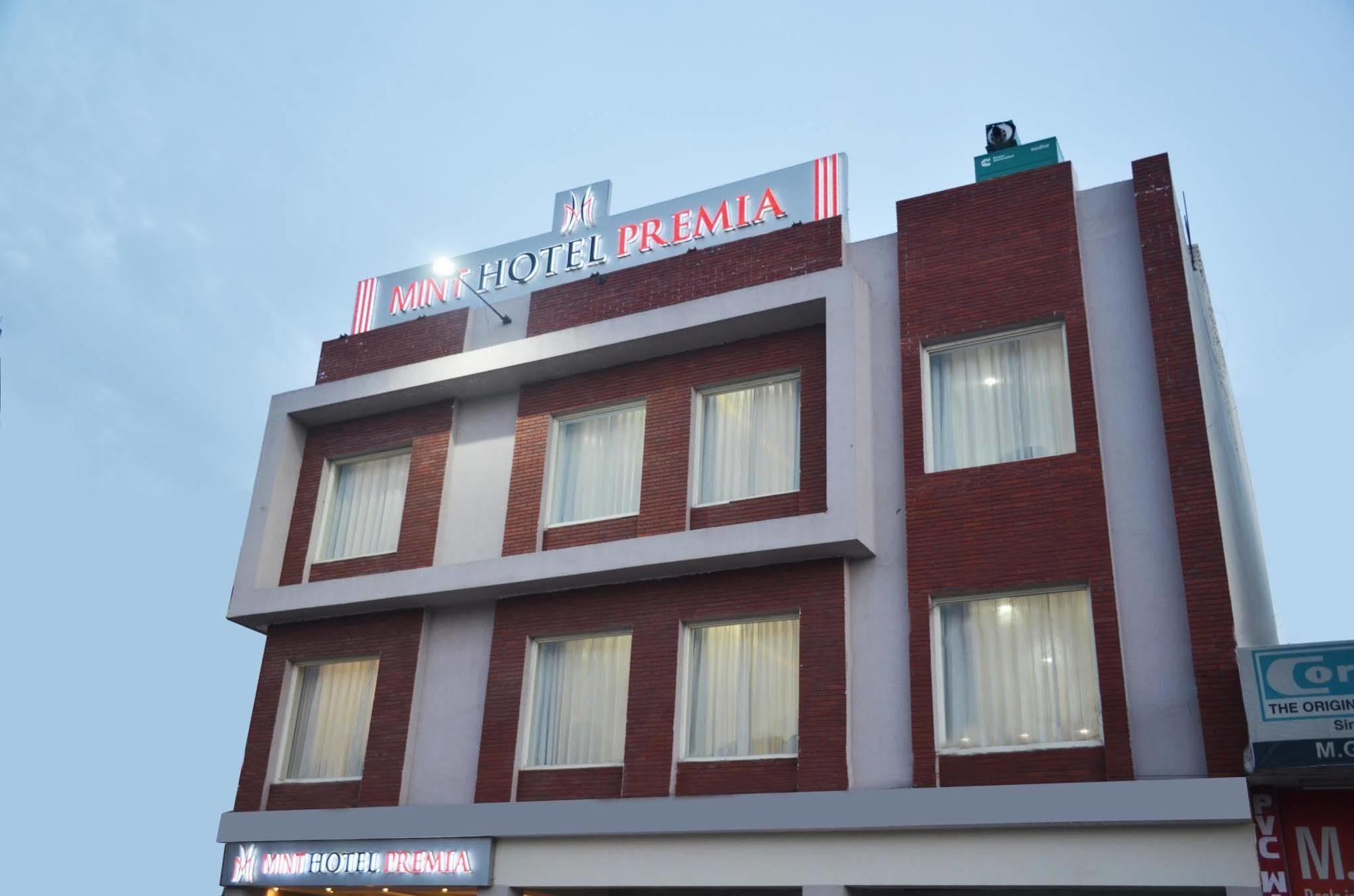 Mint Hotel Premia Chandigarh, Zirakpur Dış mekan fotoğraf