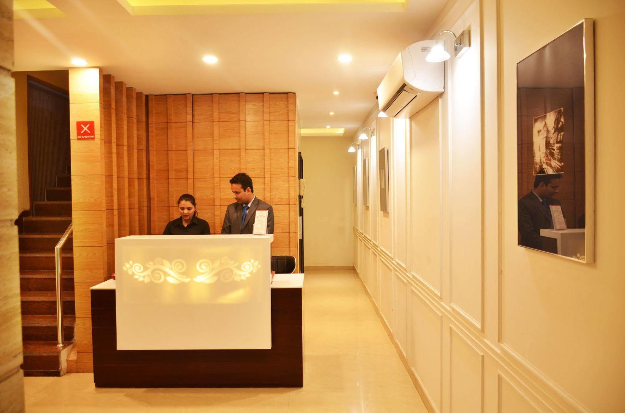 Mint Hotel Premia Chandigarh, Zirakpur Dış mekan fotoğraf